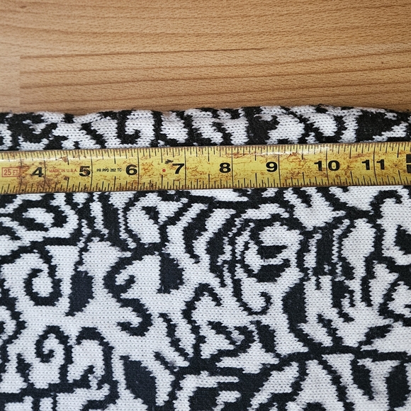 Floral Patterned Cardigan Sweater - Picture 8 of 9